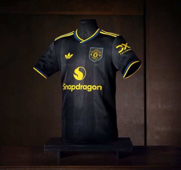 Manchester United Black Jersey – 2025/26 Season